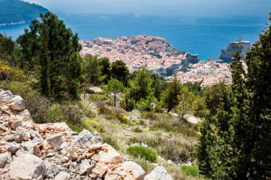 Mount Srd yürüyüş parkurundan Dubrovnik şehrinin görünümü