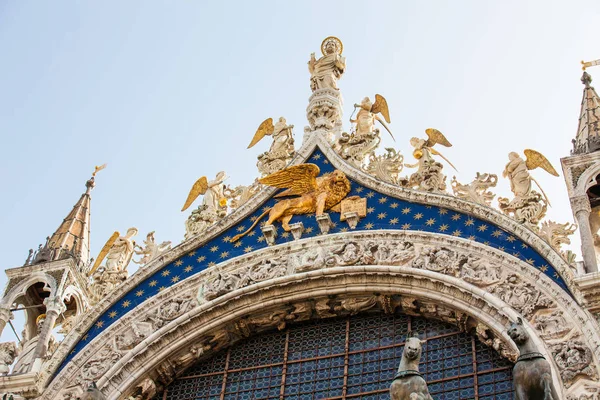 Details of the Saint Mark Basilica built in 1092 in Venice — Stock Photo, Image