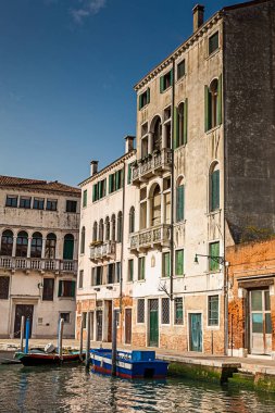 Güzel Venedik şehrinin pitoresk kanalları