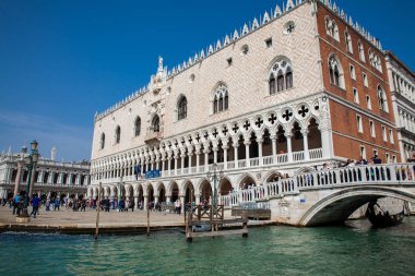 Piazza San Marco'daki Doge Sarayı ve Venedik'teki Büyük Kanal