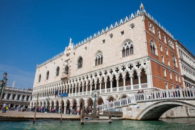 Piazza San Marco'daki Doge Sarayı ve Venedik'teki Büyük Kanal