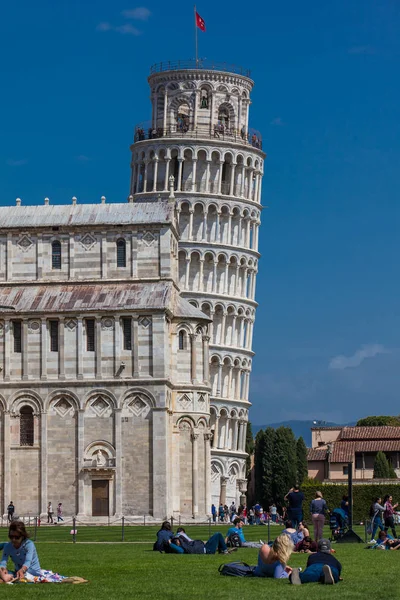 Meryem Varsayımı Primatial Metropolitan Katedrali ve Pisa Eğik Kulesi — Stok fotoğraf