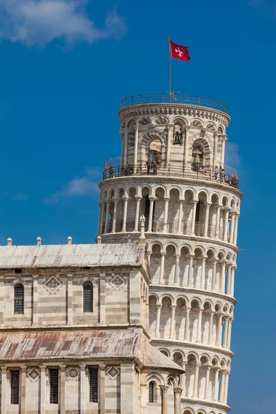 Primaria Catedral Metropolitana de la Asunción de María y la Torre Inclinada de Pisa — Foto de Stock