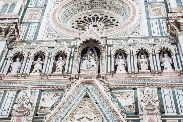 Detalhe da fachada da bela Catedral de Florença consagrada em 1436 — Fotografia de Stock