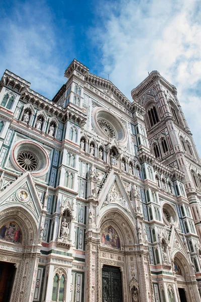 Il Campanile di Giotto e il Duomo di Firenze consacrati nel 1436 — Foto Stock