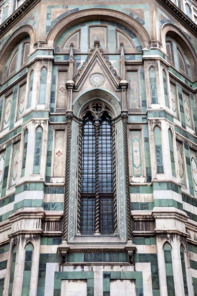 Fachada da bela Catedral de Florença consagrada em 1436 — Fotografia de Stock