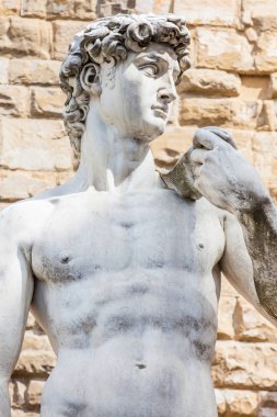 Ünlü İtalyan sanatçı Michelangelo'nun Floransa'daki Piazza della Signoria'ya yerleştirilen başyapıtı David heykelinin kopyası