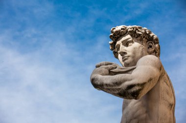 Ünlü İtalyan sanatçı Michelangelo'nun Floransa'daki Piazza della Signoria'ya yerleştirilen başyapıtı David heykelinin kopyası