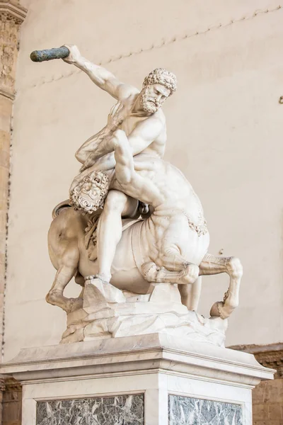 Ercole e la statua del centauro in Piazza della Signoria — Foto Stock