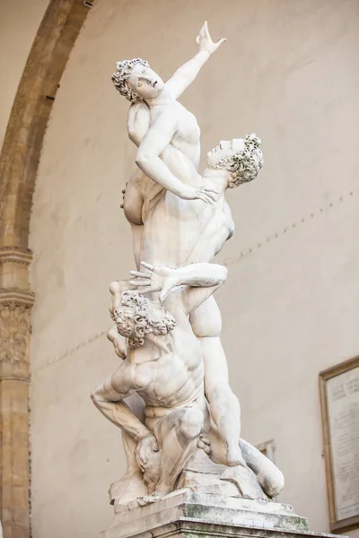 Rape of the Sabines statue at Piazza della Signoria — Stock Photo, Image