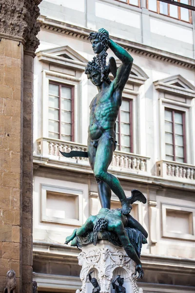 Perseo Con la testa della statua di Medusa in Piazza della Signoria — Foto Stock