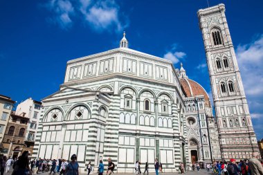 St John, Giotto Campanile ve Floransa Katedrali vaftizli turistler