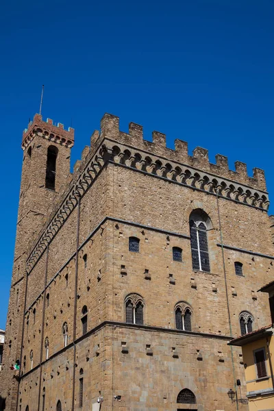 Исторический Палаццо дель Барджелло построен в 1256 году для размещения начальника полиции Флоренции — стоковое фото