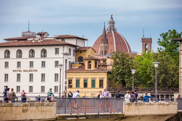 Ponte alle Grazie e vista da cidade de Florença — Fotografia de Stock