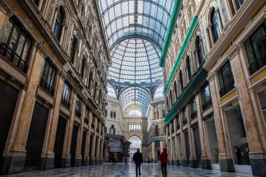 Galleria Umberto ı Napoli 'de bir kamu alışveriş galerisi