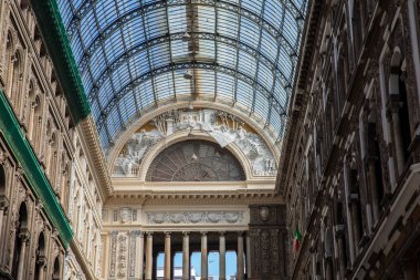 Galleria Umberto ı Napoli 'de bir kamu alışveriş galerisi
