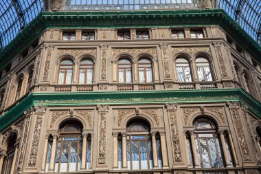Galleria Umberto ı Napoli 'de bir kamu alışveriş galerisi