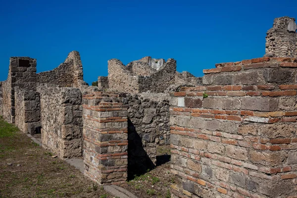 Ruins of the houses of the ancient city of Pompeii — Stock Photo, Image
