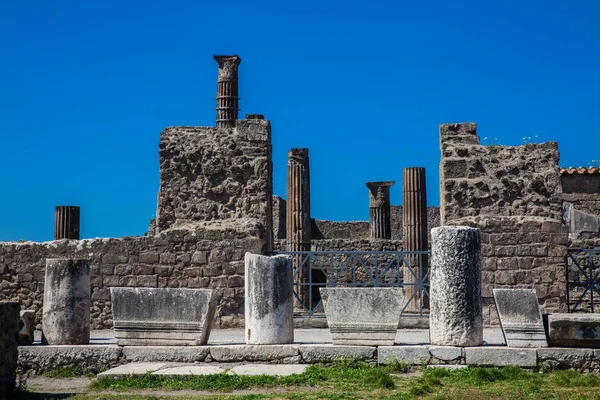 ポンペイの古代都市におけるフォーラムの遺跡 — ストック写真