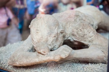 Pompeii antik kenti bir kadın kurbanı Alçı döküm vücut