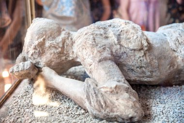 Pompeii antik kenti bir kadın kurbanı Alçı döküm vücut