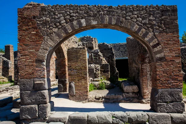Ruines des maisons dans l'ancienne ville de Pompéi — Photo