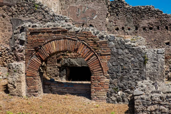 Ruines des maisons dans l'ancienne ville de Pompéi — Photo