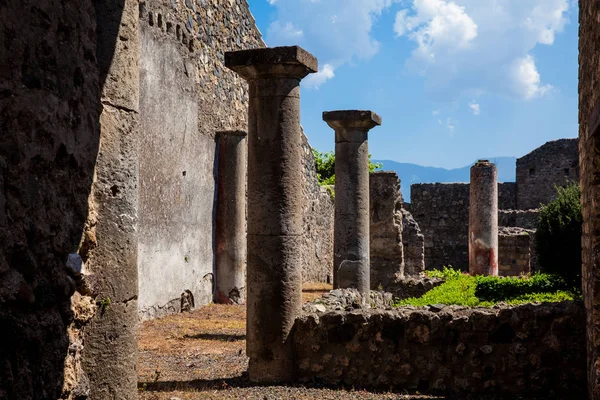 Ruinen der Häuser in der antiken Stadt Pompeji — Stockfoto