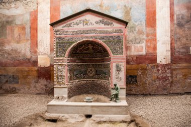 Pompeii antik kentinde Küçük Çeşme Evi