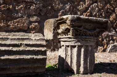 Pompeii antik kentinde sütun kalıntıları