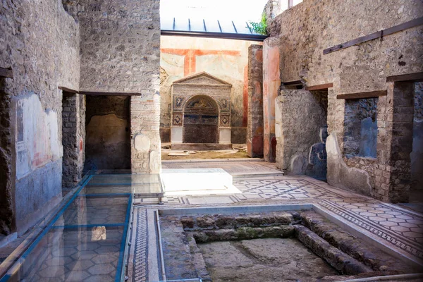 Ruines des maisons dans l'ancienne ville de Pompéi — Photo