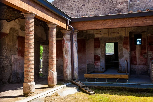 Ruins of the houses in the ancient city of Pompeii — Stock Photo, Image