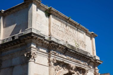 Konstantin Kemeri, 315 yılında inşa edilmiş Kolezyum ve Palatine Tepesi arasında yer alan Roma'da bir zafer kemeri