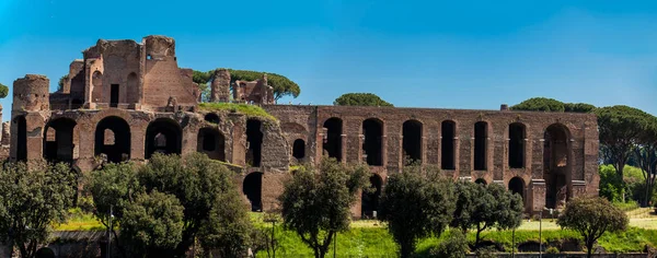 Vista panorâmica do Templo de Apolo Palatinus no monte Palatino da Roma antiga e Circo Máximo — Fotografia de Stock