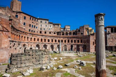 Trajan Pazarı'nın antik kalıntıları, 100-110 yılları arasında Roma şehrinde inşa edilmiş dünyanın en eski alışveriş merkezi olduğu düşünülen