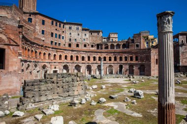 Trajan Pazarı'nın antik kalıntıları, 100-110 yılları arasında Roma şehrinde inşa edilmiş dünyanın en eski alışveriş merkezi olduğu düşünülen