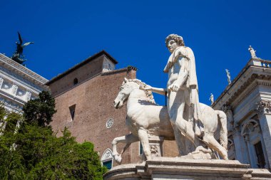 Capitoline Tepesi'ndeki Campidoglio'da Dioscuri Heykelleri