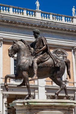 Marcus Aurelius'un Roma'daki Capitoline Tepesi'nde bulunan binicilik heykelinin kopyası