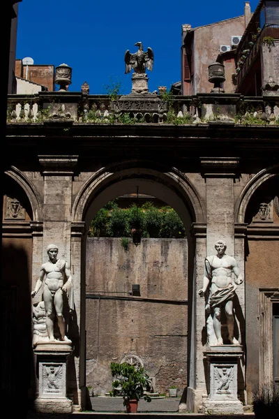 Cortile del Palazzo Mattei di Giove — Foto Stock