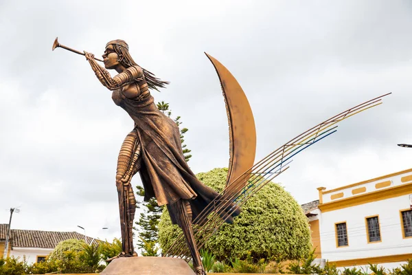 Monumento in onore degli indigeni Muisca nella piazza centrale della città di Turmeque in Colombia — Foto Stock