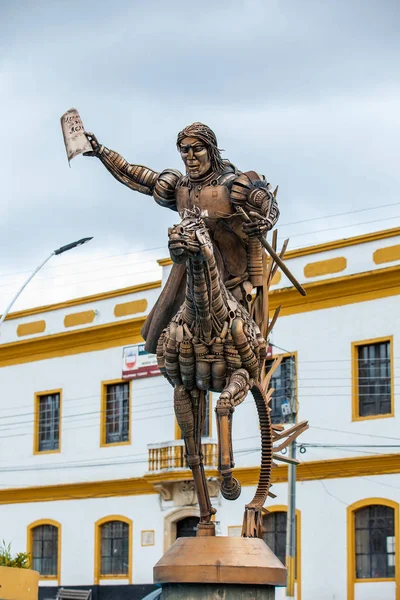 Monumento a la Muisca indígena en la plaza central de la ciudad de Turmeque en Colombia —  Fotos de Stock