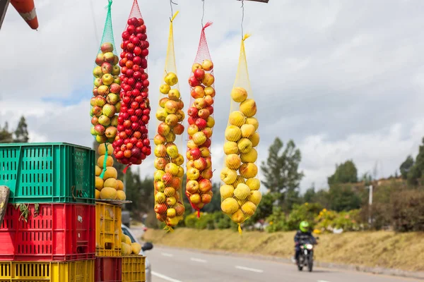 Venta tradicional de frutas en las carreteras del departamento de Boyaca en Colombia — Foto de Stock