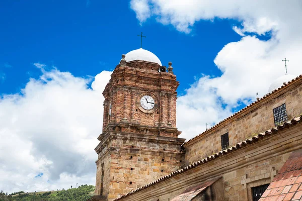Mongui Our Lady tarihi Bazilikası 1694 ve 1760 yılları arasında Kolombiya'da Mongui güzel küçük kasabasında inşa