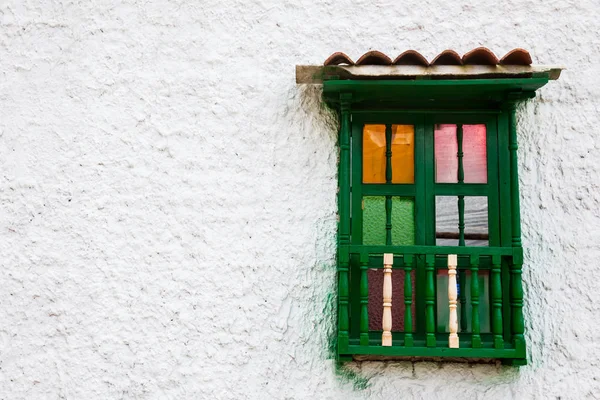Detalhe das belas casas antigas da pequena cidade de Mongui, na Colômbia — Fotografia de Stock