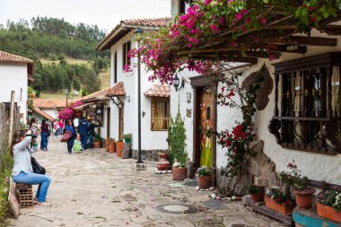 Duitama bulunan Pueblito Boyacense adlı güzel turistik yer ziyaret turistler