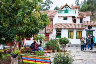 Duitama bulunan Pueblito Boyacense adlı güzel turistik yer ziyaret turistler