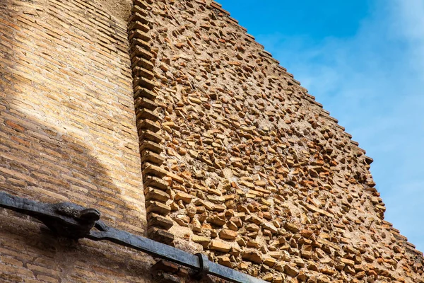 Détail des murs du célèbre Colisée de Rome — Photo