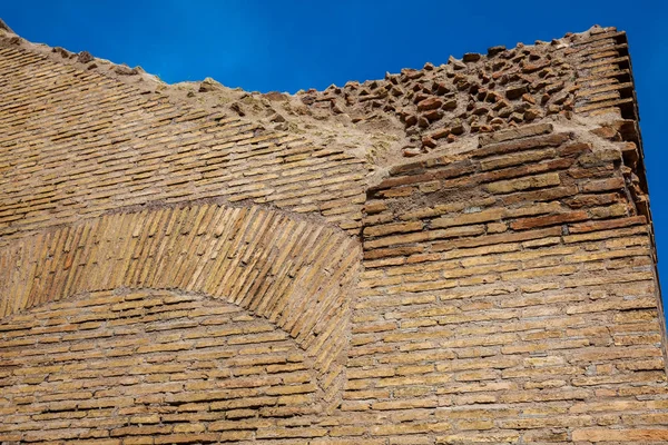 Λεπτομέρεια των τειχών του διάσημου Κολοσσαίο στη Ρώμη — Φωτογραφία Αρχείου