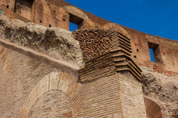 로마의 유명한 콜로세움 벽의 세부 사항 — 스톡 사진