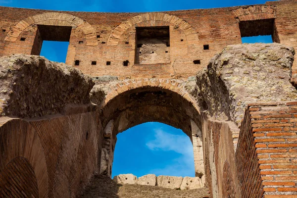Εσωτερικό του διάσημου Κολοσσαίο στη Ρώμη — Φωτογραφία Αρχείου